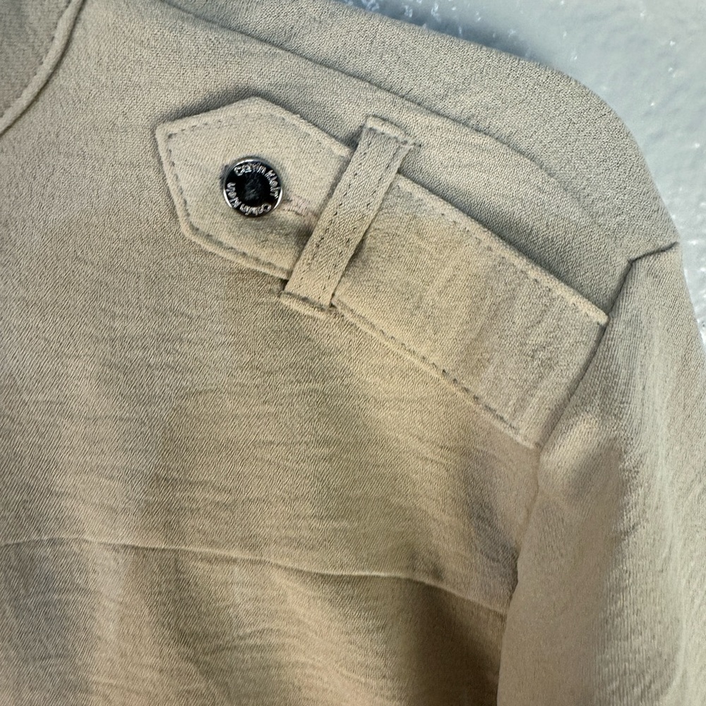 Banded Collar Pocket Detail Long Roll-Tab Sleeve Blouse camel tan - Picture 3 of 9